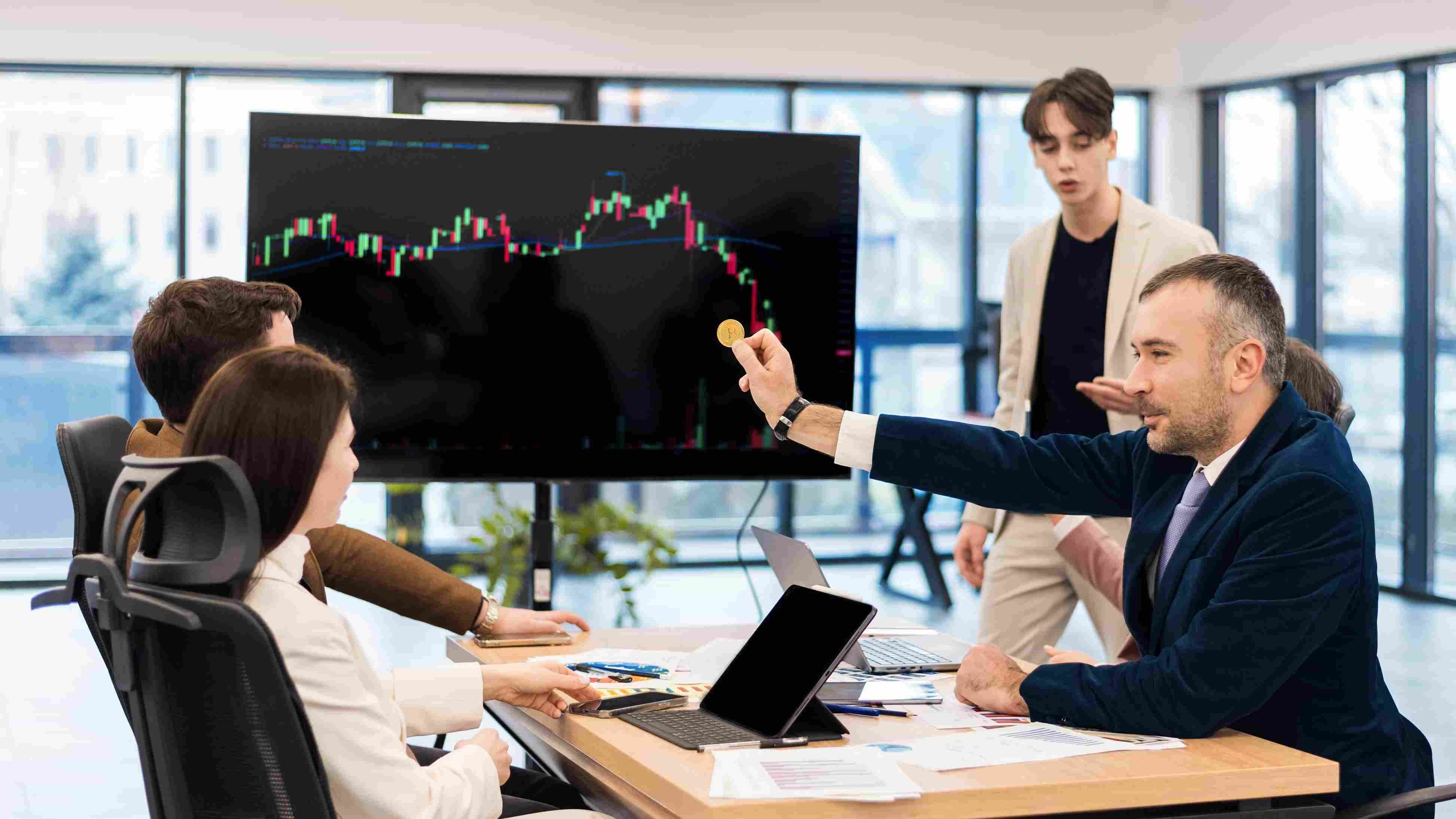 How Does Forex Leverage Actually Work? Real Examples & Risks